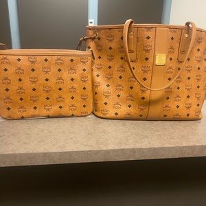 MCM Medium Reversible “Liz” Tote w/Pouch Authentic Excellent/Like New Cognac